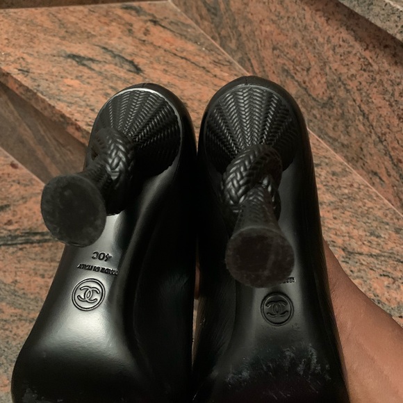 CHANEL PATENT LEATHER PUMPS IN SIZE 40C - Picture 6 of 7